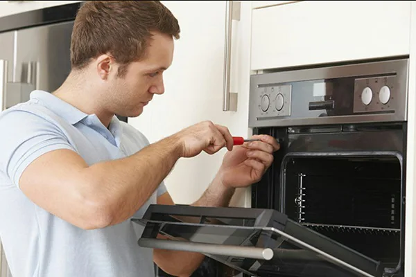 técnico de reparación de horno